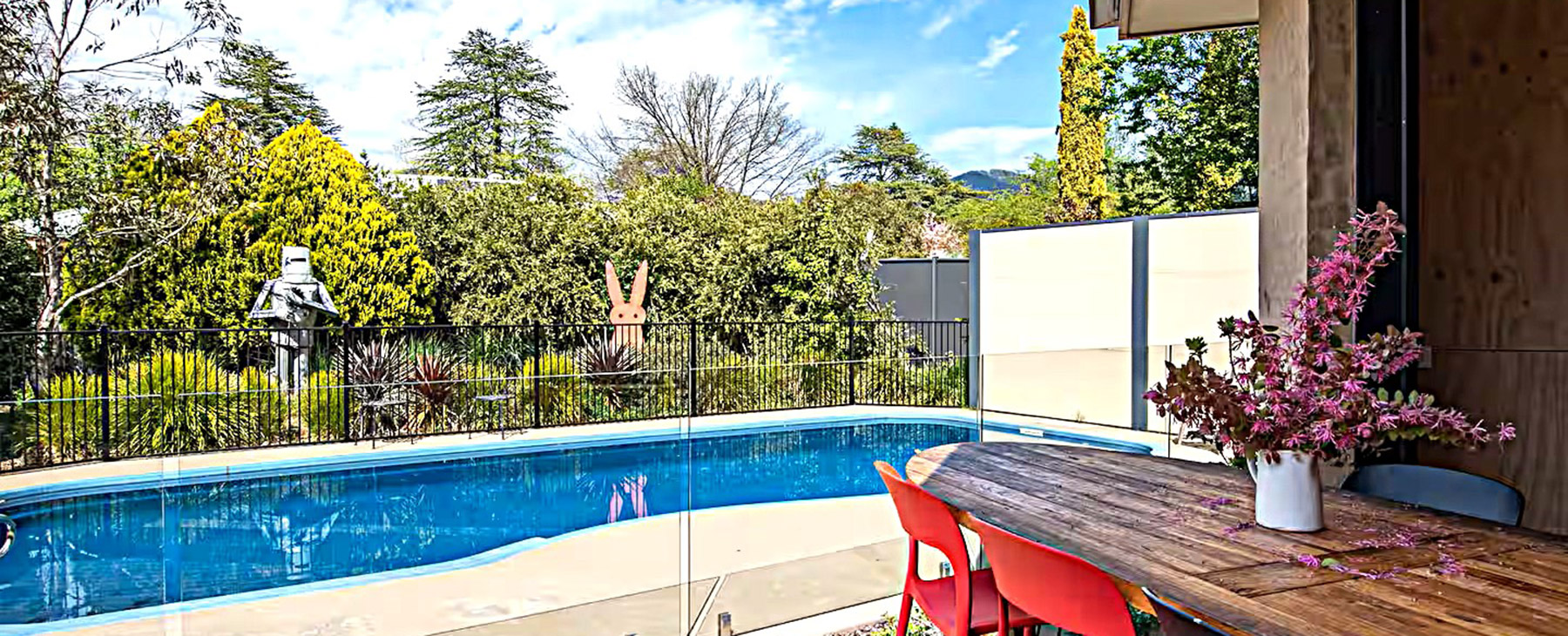 27-The-largest-private-pool-in-Bright