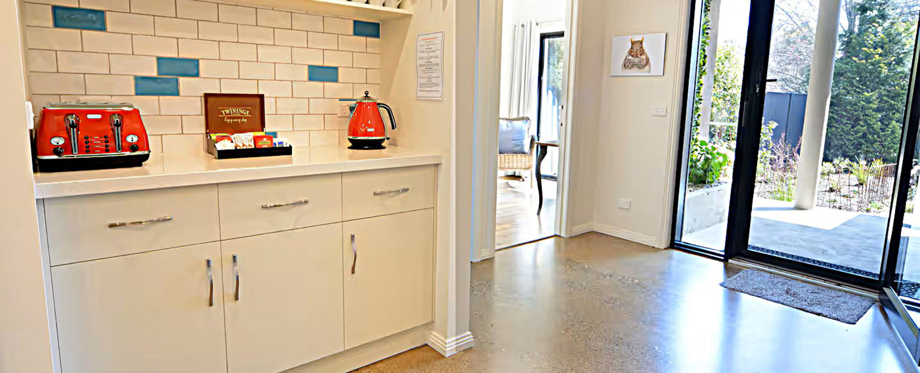 7-From-the-kitchen-to-the-front-door