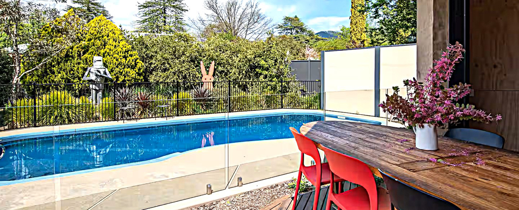 21a-Full-size-saltwater-family-pool.--The-largest-private-pool-in-Bright