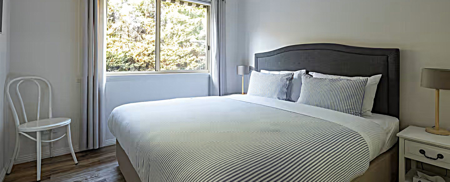 31a.--Bedroom-4-King-size-bed-with-a-peaceful,-private-outlook