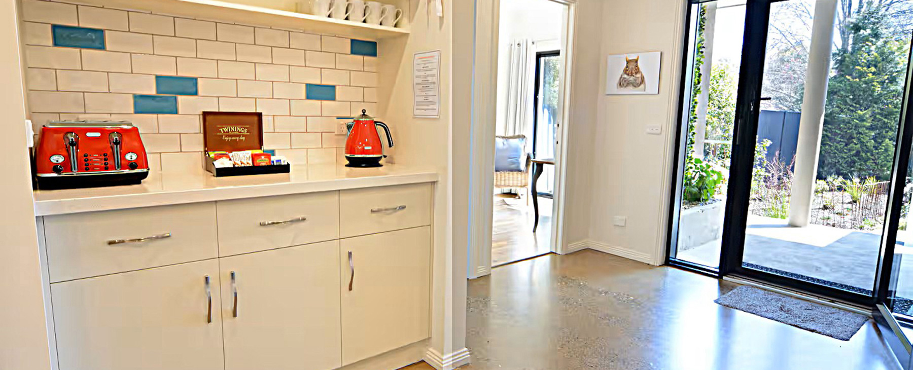 9a.--The-tea-&-coffee-nook