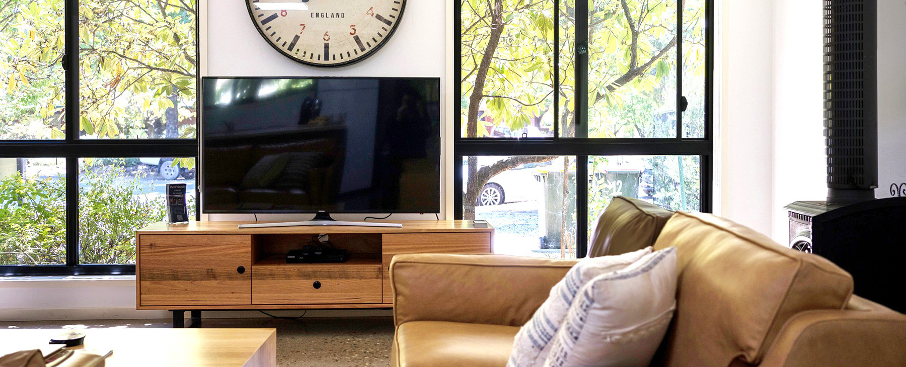 1a-Wide-screen-Smart-TV-and-garden-outlook-to-peaceful-court