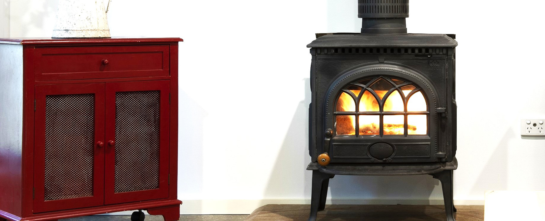 3a-Fire-with-logs-provided-for-winter.--Double-glazing-and-reverse-cycle-air-conditioning-too