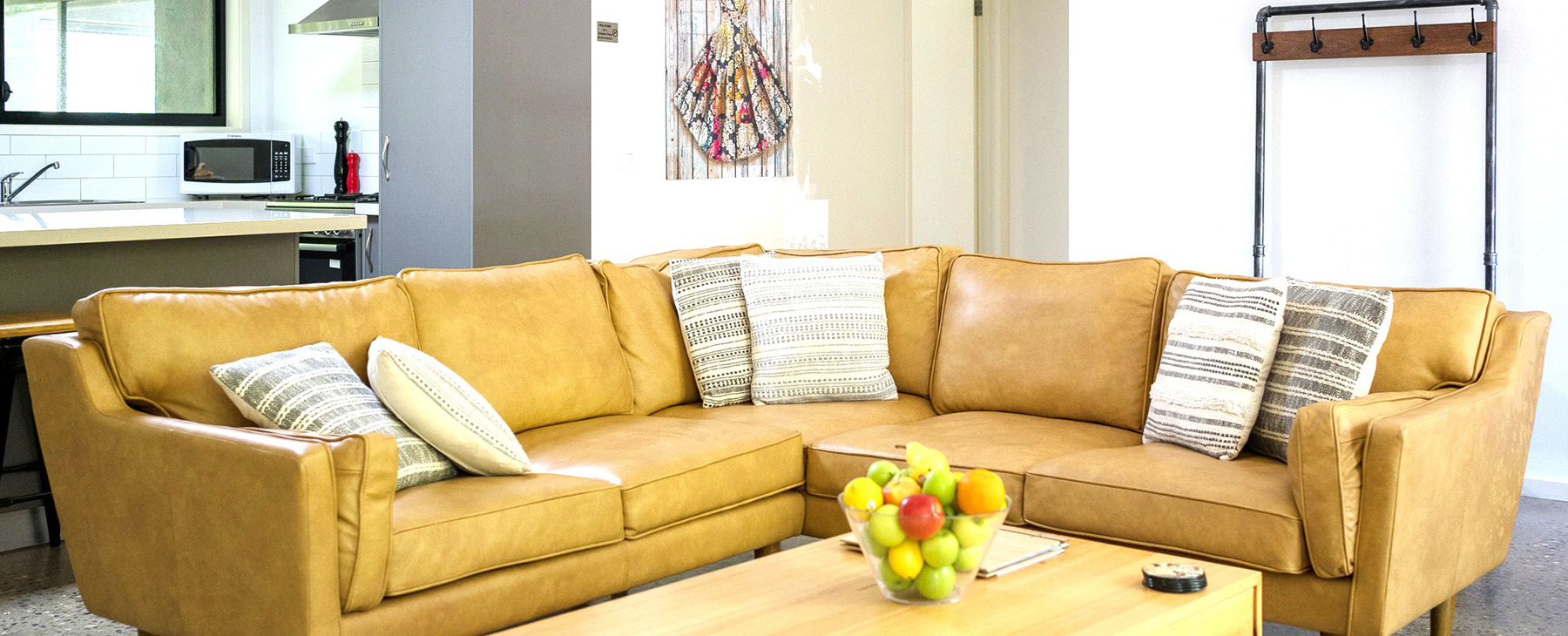 4a-Open-plan-spacious-living.--All-new-furniture