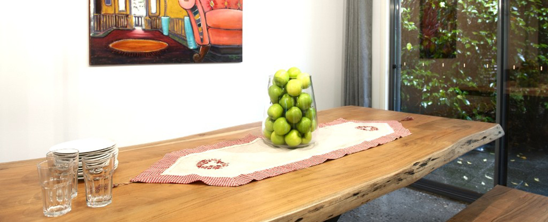 9a-Indoor-eating-for-8-guests.--Outdoor-eating-and-BBQ-through-that-door-to-the-private-fully-fenced-private-garden